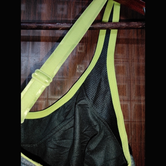 Grey CrossBack Sports Bra 😍 - Picture 6 of 8